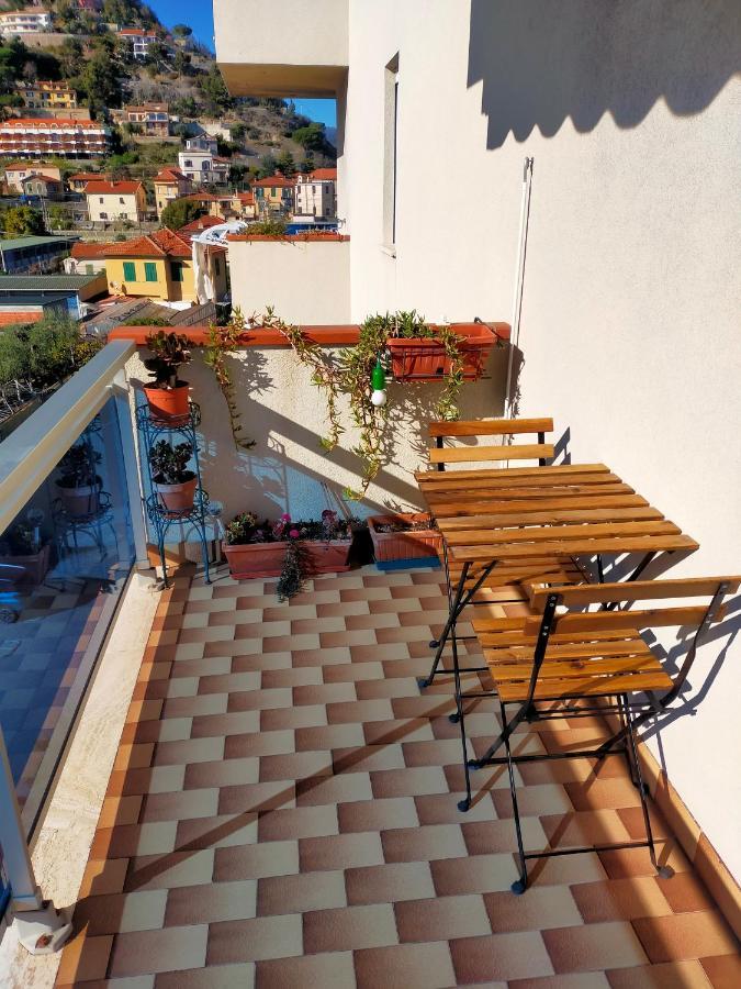 ונטימיגליה Appartamento Riviera Trilocale Wifi E Parcheggio Privato מראה חיצוני תמונה